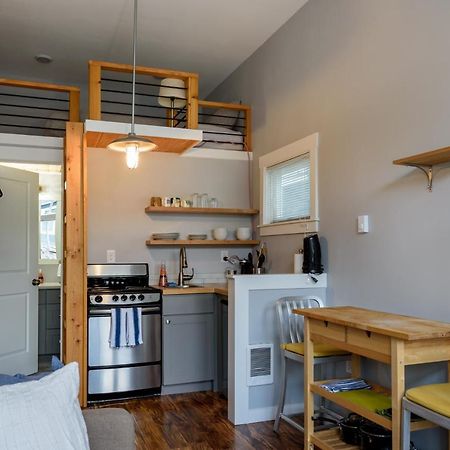 Tiny House By Kabino Mini Modern Tiny Home Heart Of Green Lake Pet Friendly Wifi Loft Up Ladder Plus Sleeper Sofa Сиэтл Экстерьер фото
