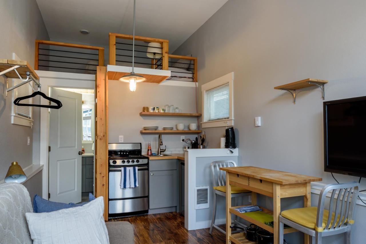 Tiny House By Kabino Mini Modern Tiny Home Heart Of Green Lake Pet Friendly Wifi Loft Up Ladder Plus Sleeper Sofa Сиэтл Экстерьер фото
