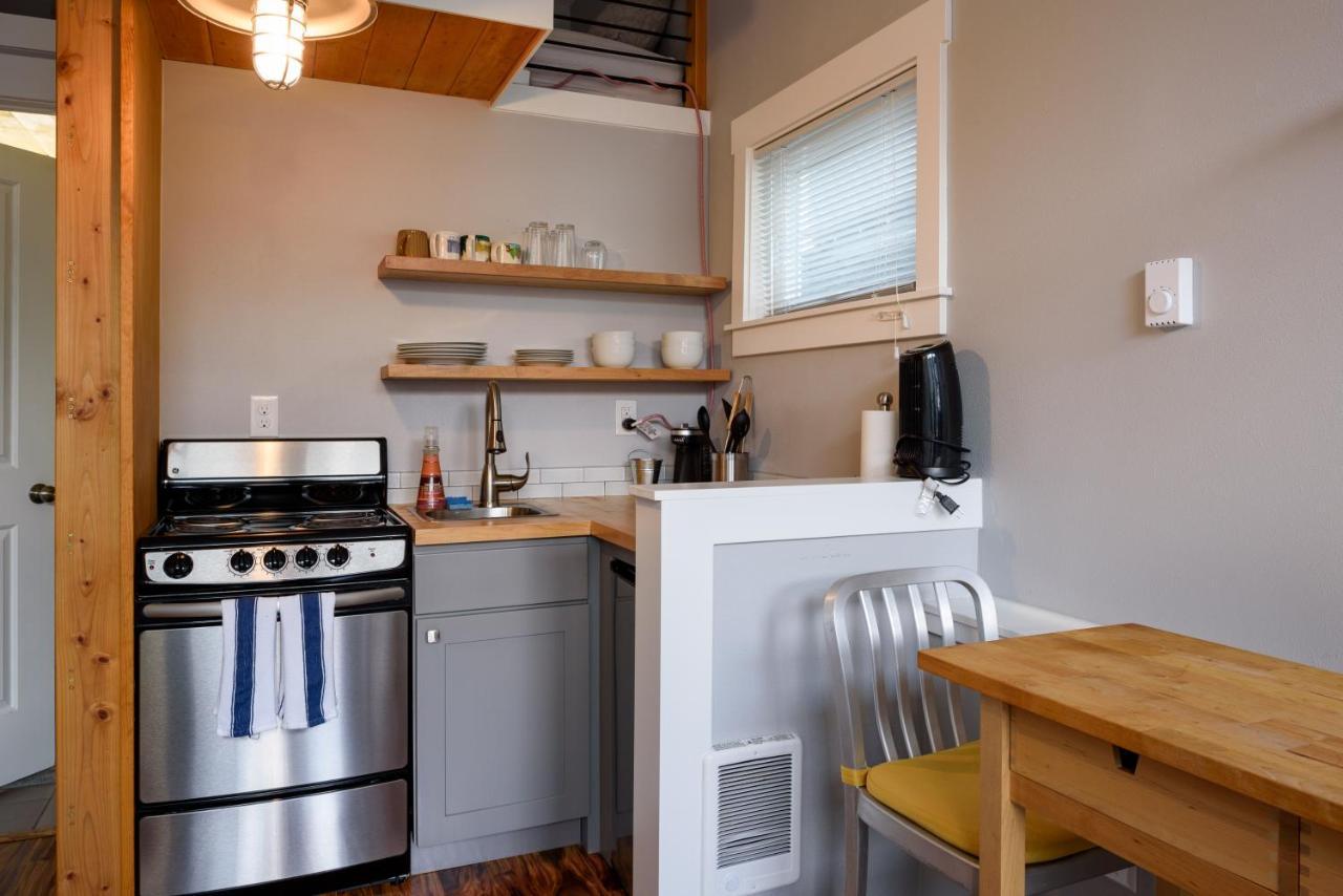 Tiny House By Kabino Mini Modern Tiny Home Heart Of Green Lake Pet Friendly Wifi Loft Up Ladder Plus Sleeper Sofa Сиэтл Экстерьер фото
