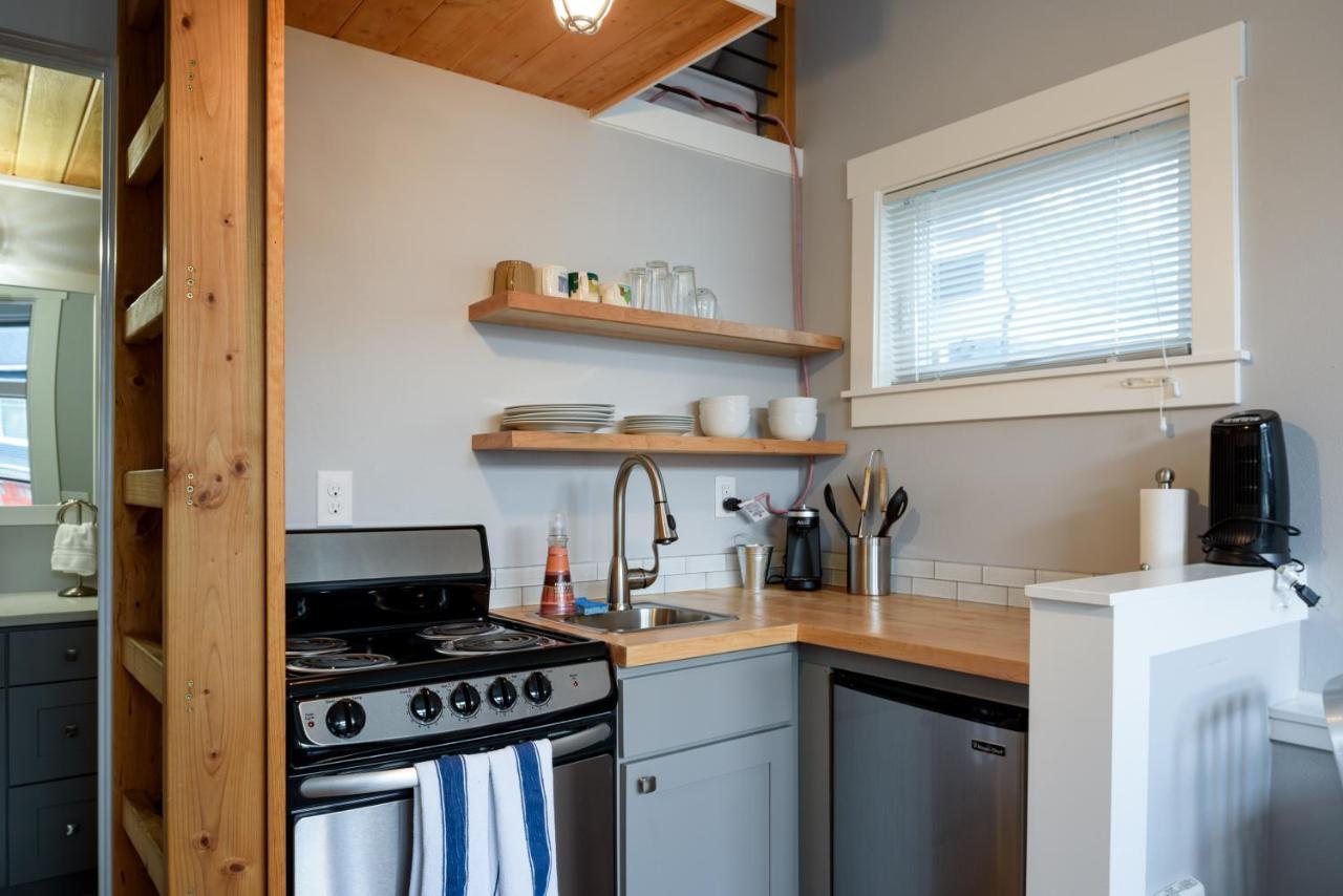 Tiny House By Kabino Mini Modern Tiny Home Heart Of Green Lake Pet Friendly Wifi Loft Up Ladder Plus Sleeper Sofa Сиэтл Экстерьер фото