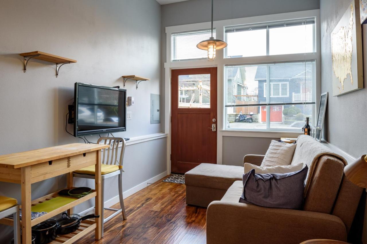 Tiny House By Kabino Mini Modern Tiny Home Heart Of Green Lake Pet Friendly Wifi Loft Up Ladder Plus Sleeper Sofa Сиэтл Экстерьер фото