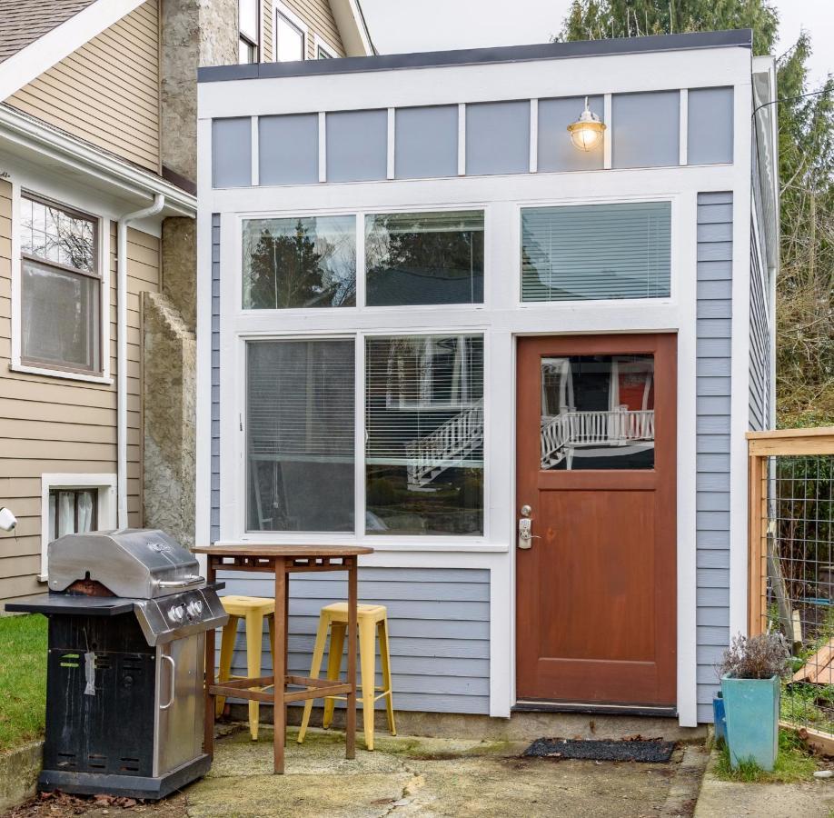 Tiny House By Kabino Mini Modern Tiny Home Heart Of Green Lake Pet Friendly Wifi Loft Up Ladder Plus Sleeper Sofa Сиэтл Экстерьер фото